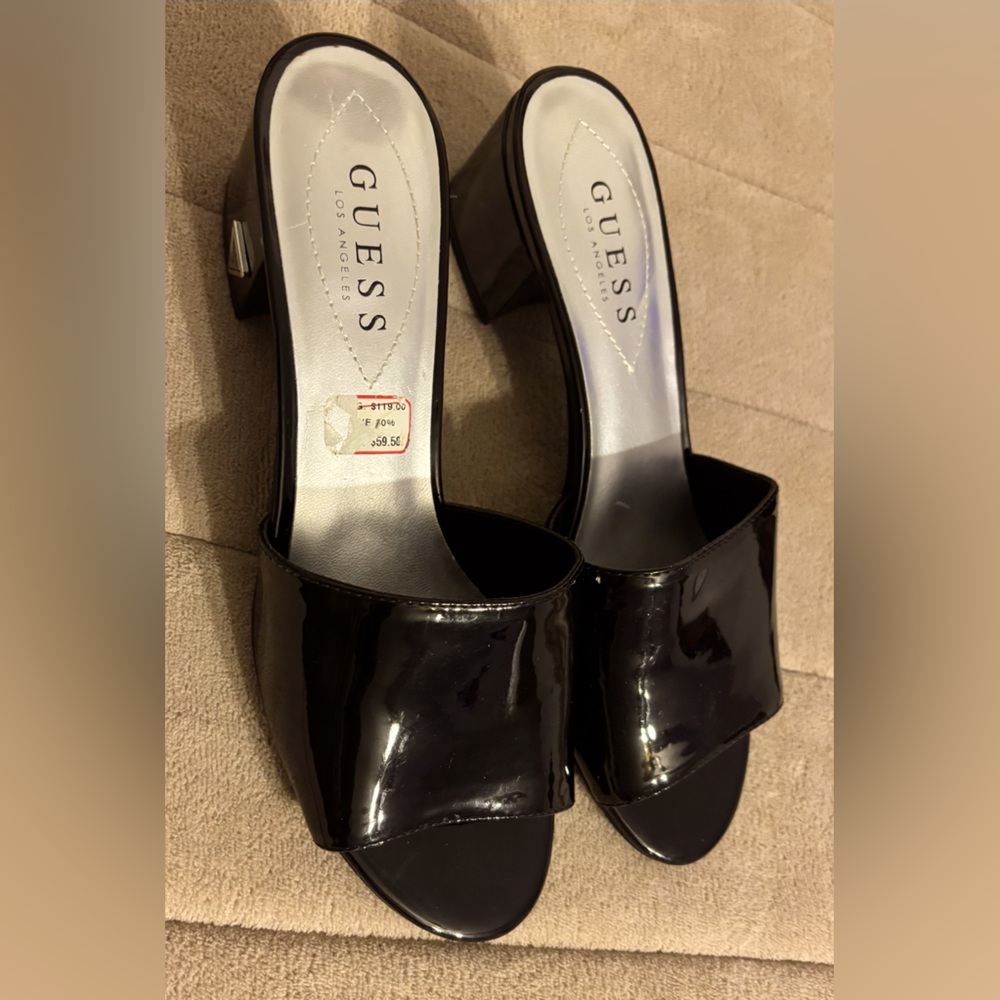 NWOT Guess patent block heel sandals.